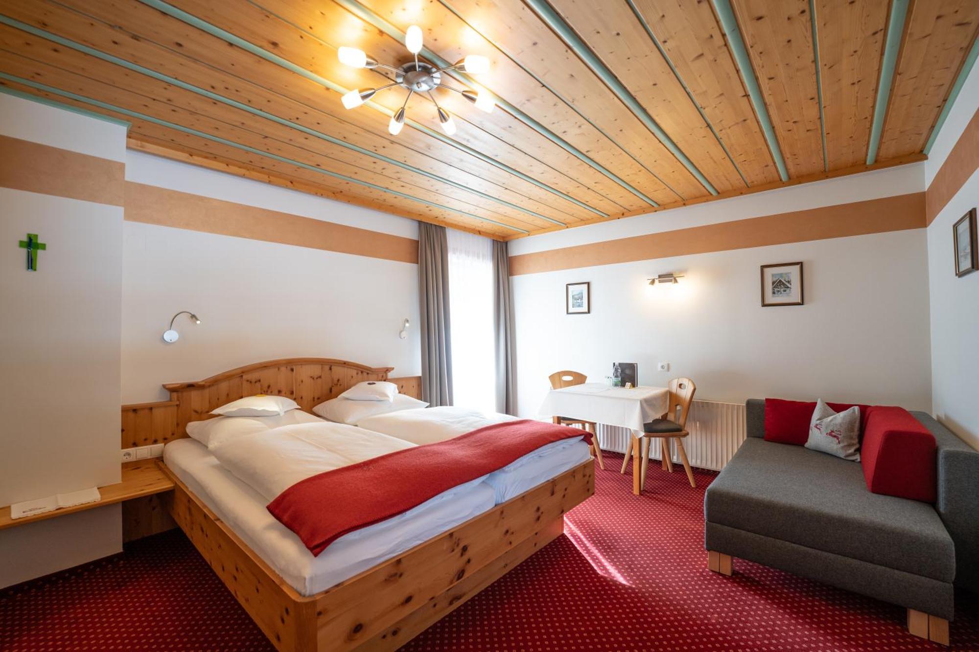 ホテル Haus Koessler ラートシュタット エクステリア 写真